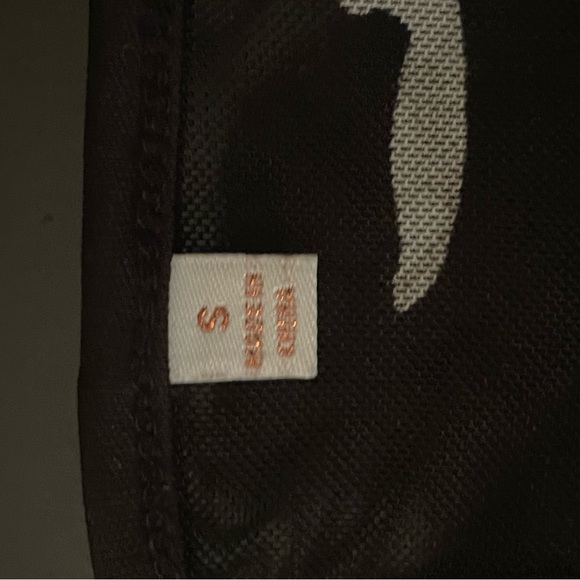 Black mesh top with flared out cuffs. - Picture 4 of 4